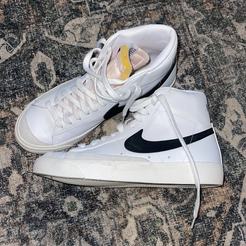 NIKE BLAZER WOMENS 8.5
